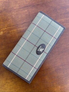 Burberrys bifold long wallet